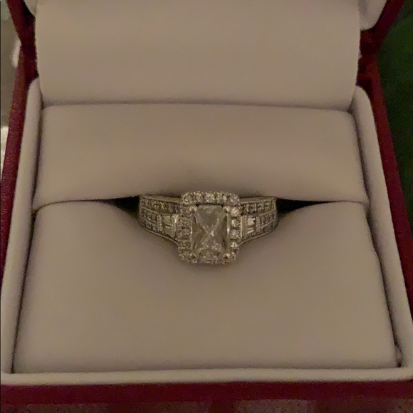 Helzberg 💍Diamonds Engagement Ring💍 - Picture 3 of 6